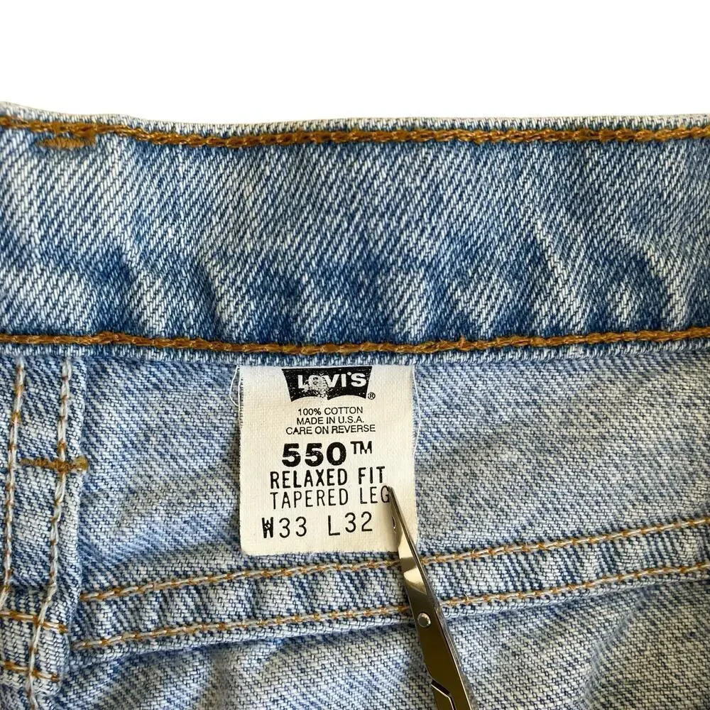 Vintage 90s Levi’s 550 Jeans Relaxed Fit Tapered Leg Light Wash Denim Casual
